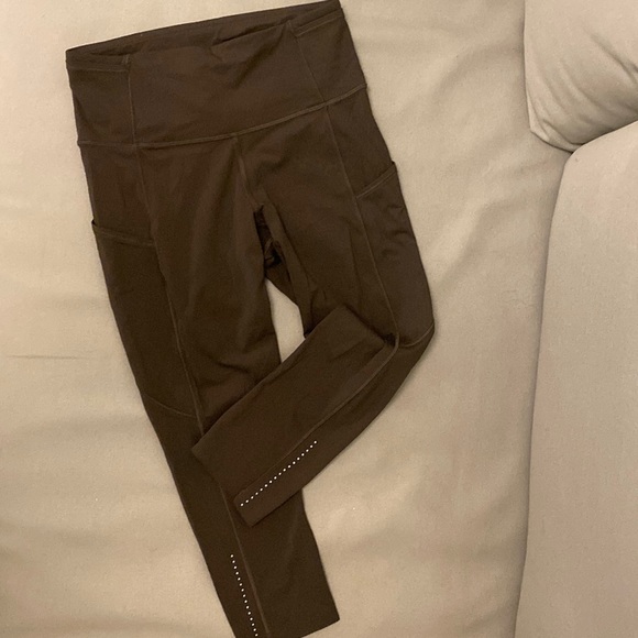 Lululemon base pace high rise crop. Olive green - Picture 2 of 7